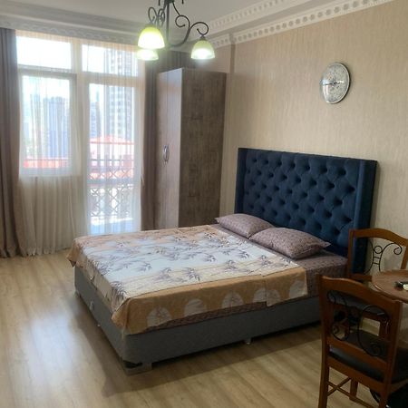 Berapartment With Mountain View Batumi Esterno foto