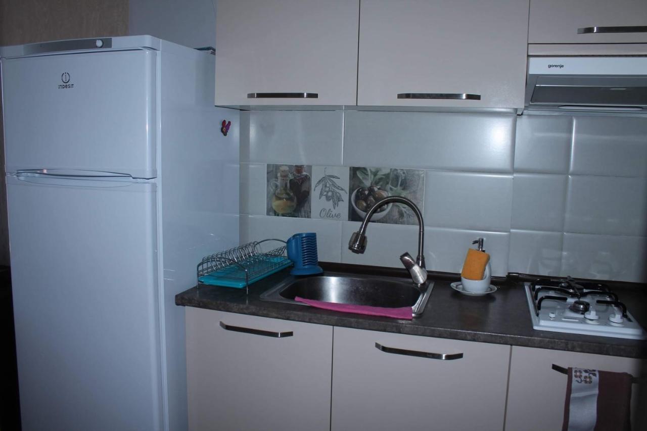 Berapartment With Mountain View Batumi Esterno foto