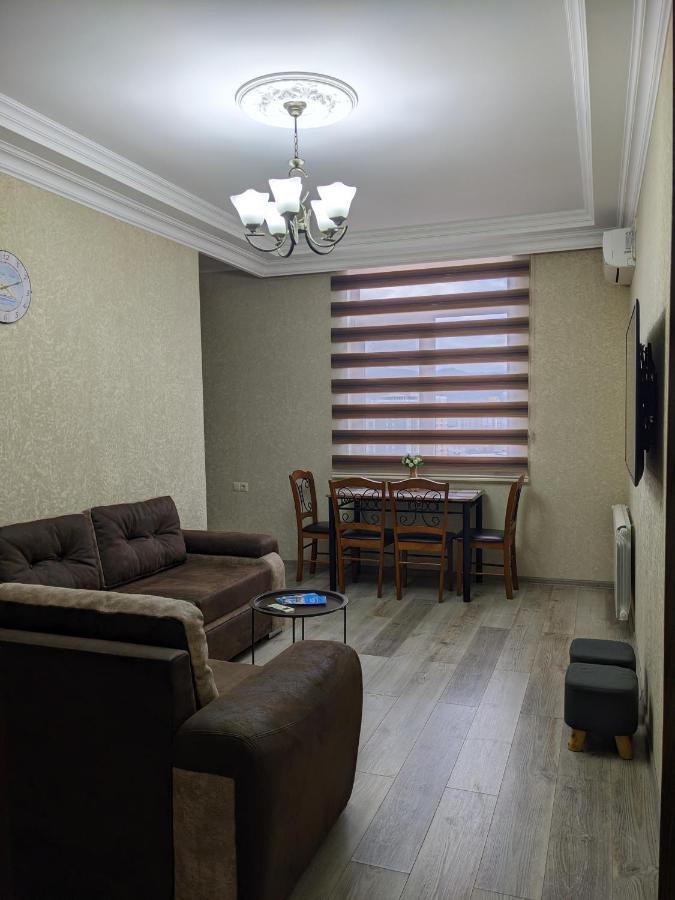 Berapartment With Mountain View Batumi Esterno foto