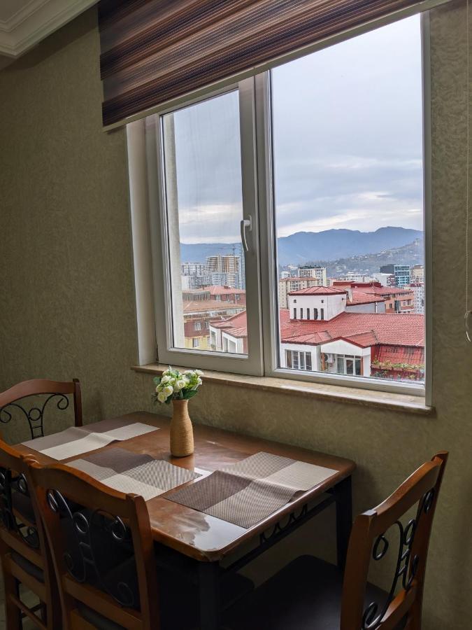 Berapartment With Mountain View Batumi Esterno foto
