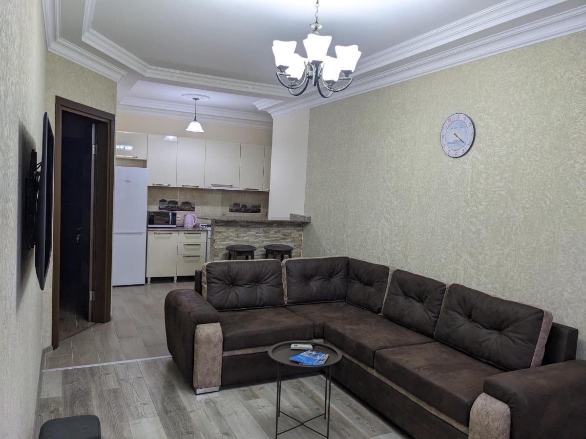 Berapartment With Mountain View Batumi Esterno foto