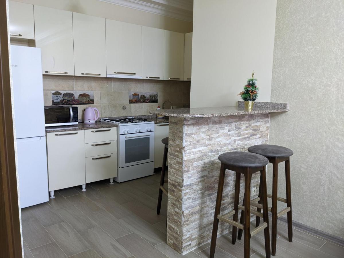 Berapartment With Mountain View Batumi Esterno foto