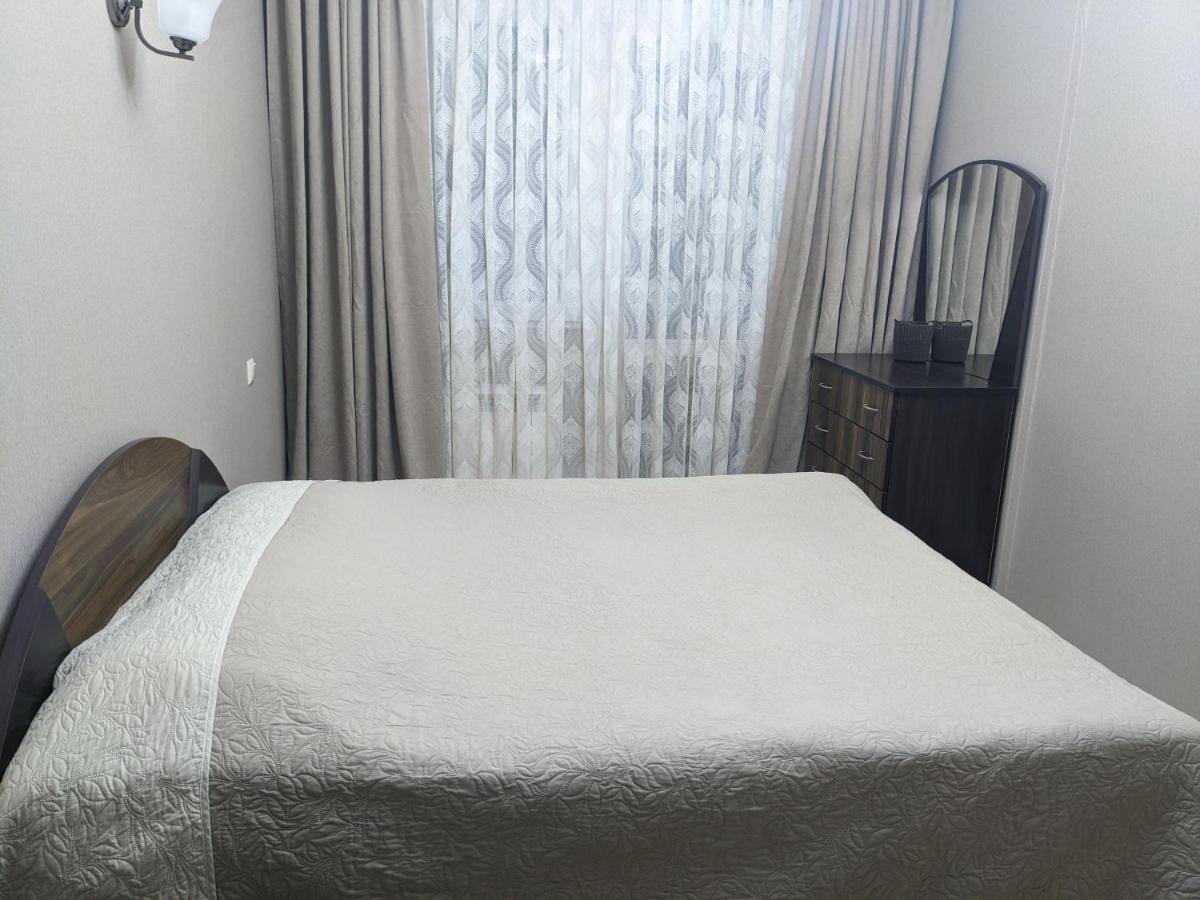 Berapartment With Mountain View Batumi Esterno foto