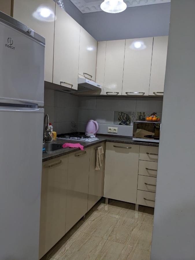 Berapartment With Mountain View Batumi Esterno foto