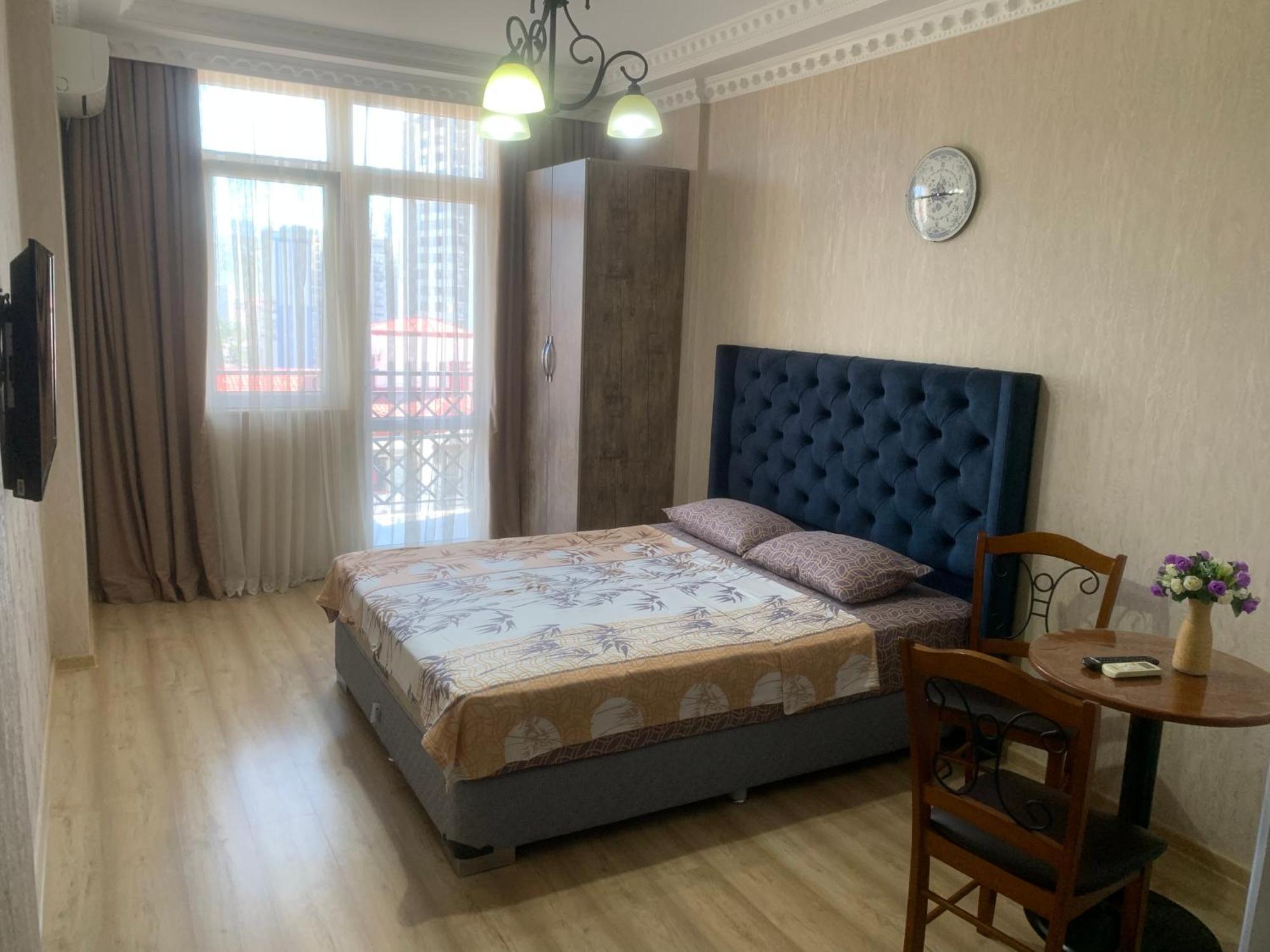 Berapartment With Mountain View Batumi Esterno foto