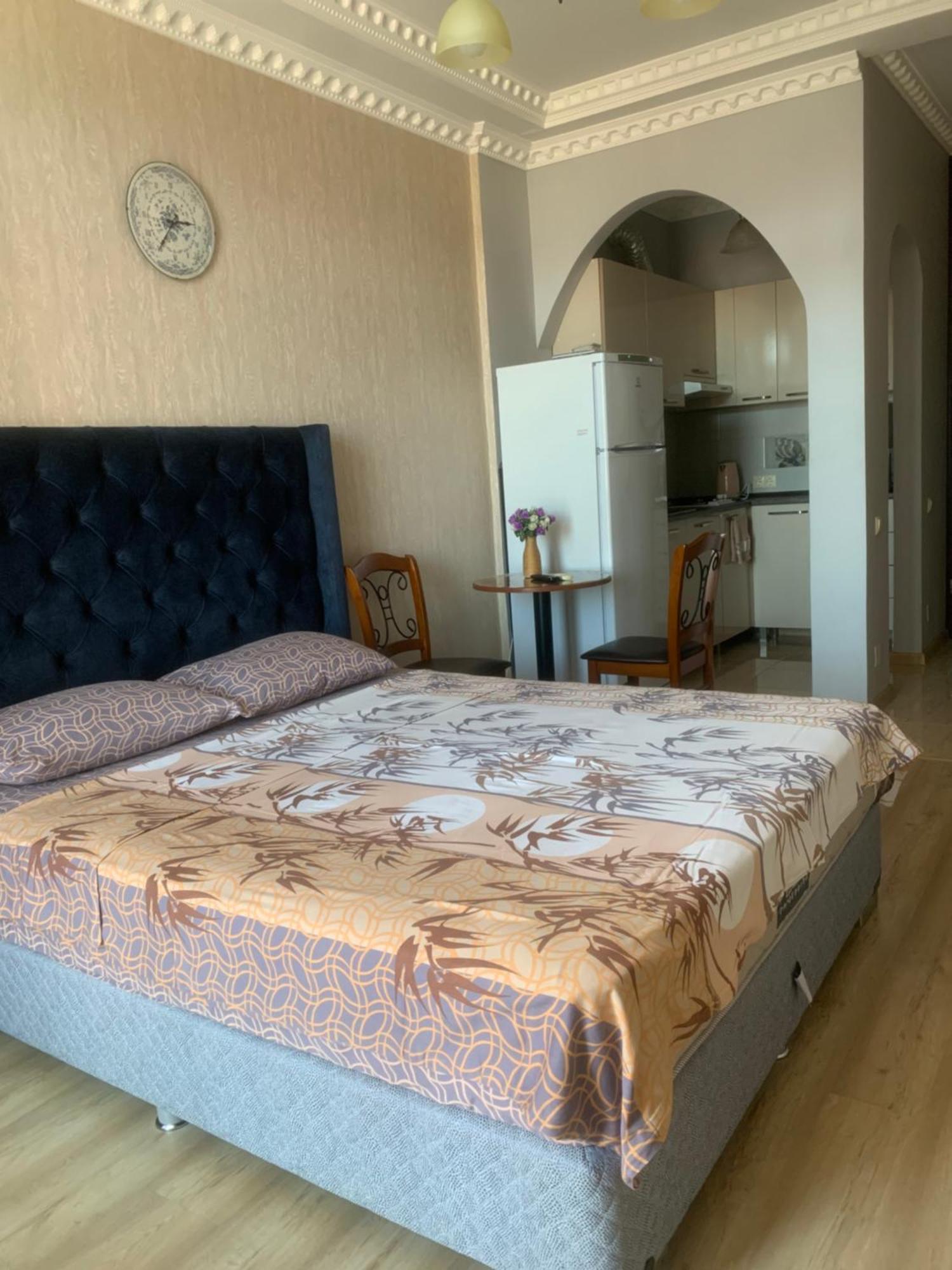 Berapartment With Mountain View Batumi Esterno foto