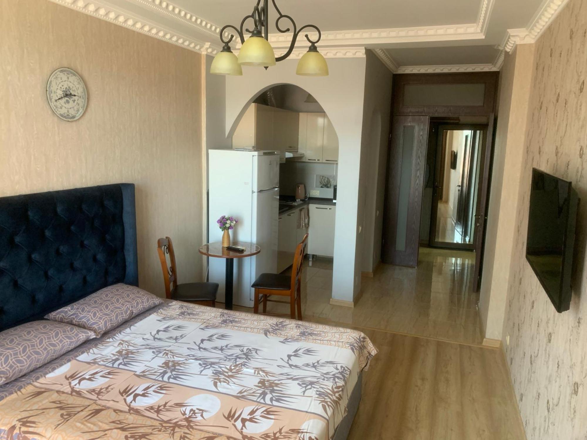 Berapartment With Mountain View Batumi Esterno foto