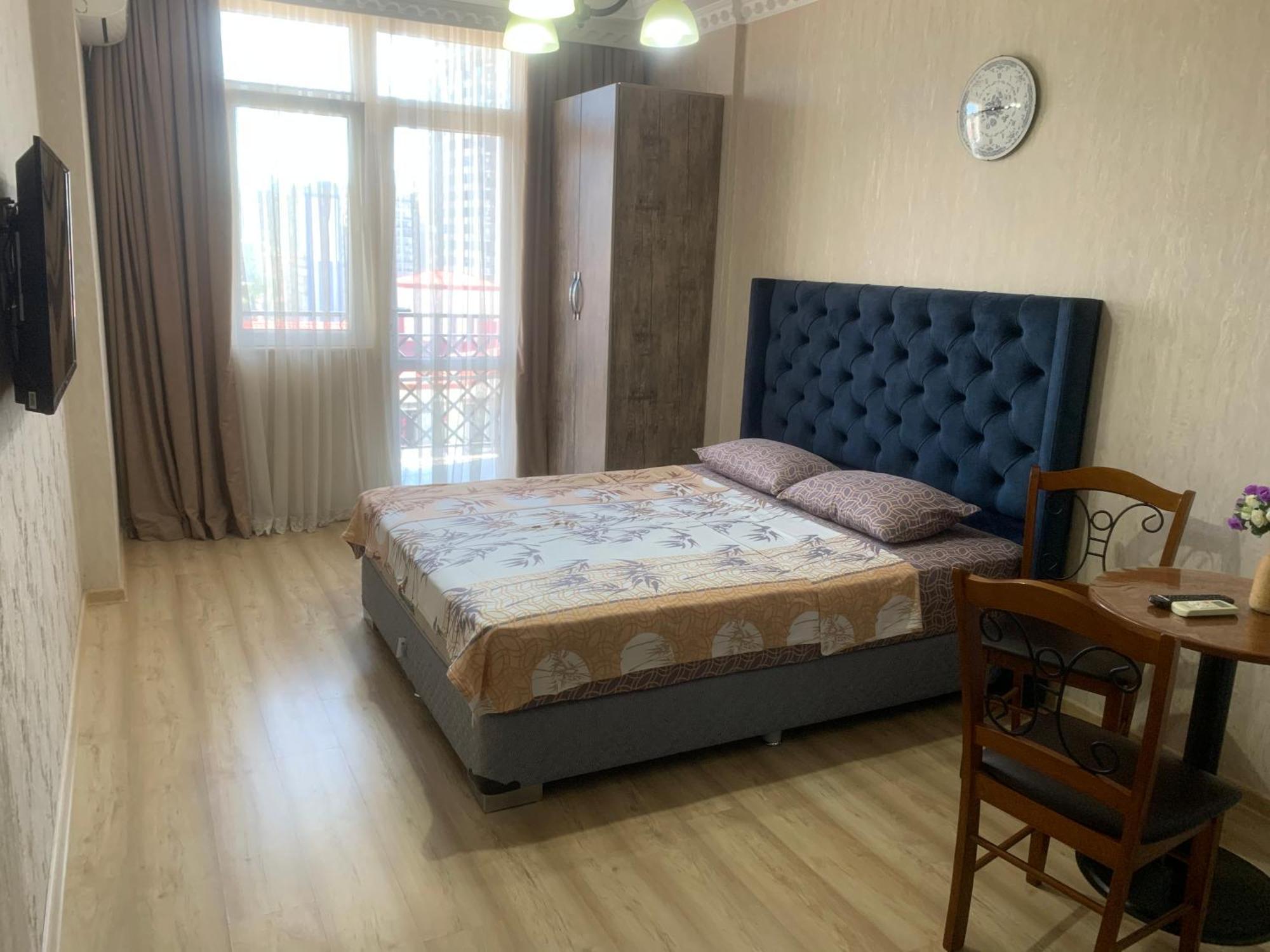 Berapartment With Mountain View Batumi Esterno foto