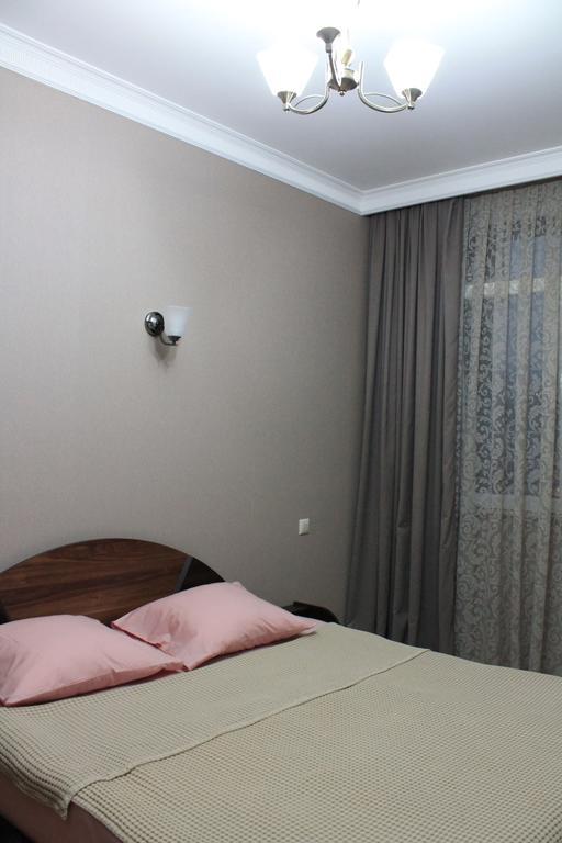 Berapartment With Mountain View Batumi Esterno foto